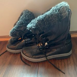 Snow boots